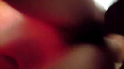 Ein glatzköpfiger Glatzkopf hat sie ausgetrickst, indem reife tube er sie geküsst hat, indem er seinen Penis in ihren Mund gesteckt hat und dann keine Probleme hatte, die Blondine zu ficken.